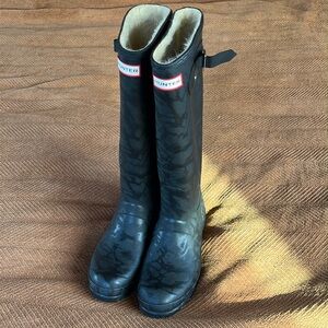 Women’s Hunter rubber boots worn once